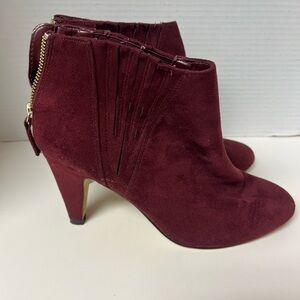 Elegant Bella Vita Burgundy SZ 8W Faux Suede Ankle heel Boots Capsule Minimalist